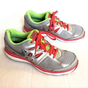 NIKE Dual Fusion Lite Women's Sneakers size 9.5